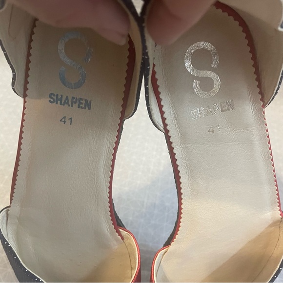 HTF Shapen Poppy Closed Sandals in Pin-Up Navy Dot/Red Metallic 41 - Picture 6 of 7